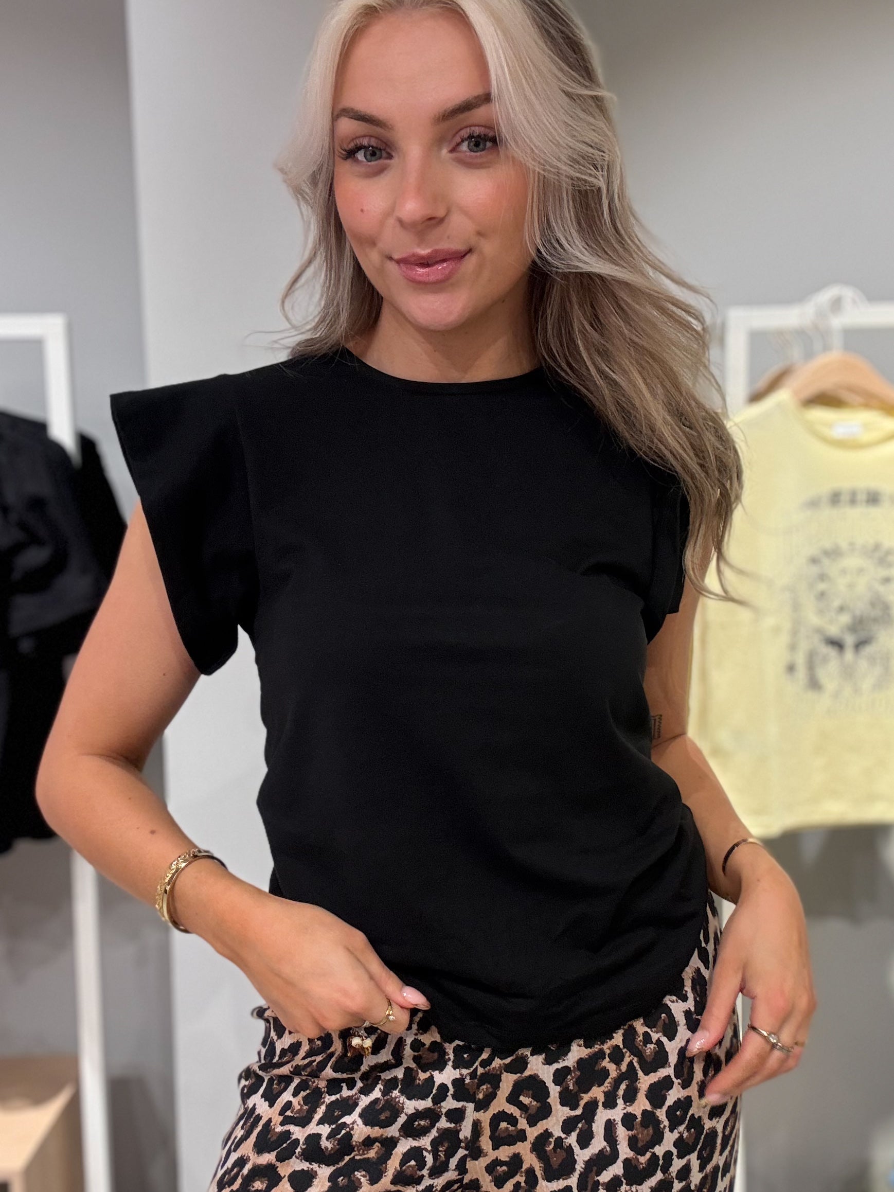 VISUMMER T-Shirts & Tops - Black